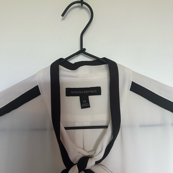 Banana Republic Women’s Cream & Black Dress Shirt Size Medium - Picture 4 of 7